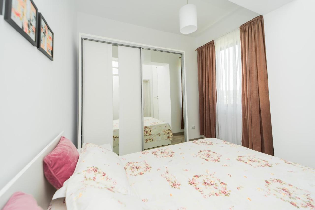 Panorama View Apartment 2Km To Palas Яш Екстериор снимка