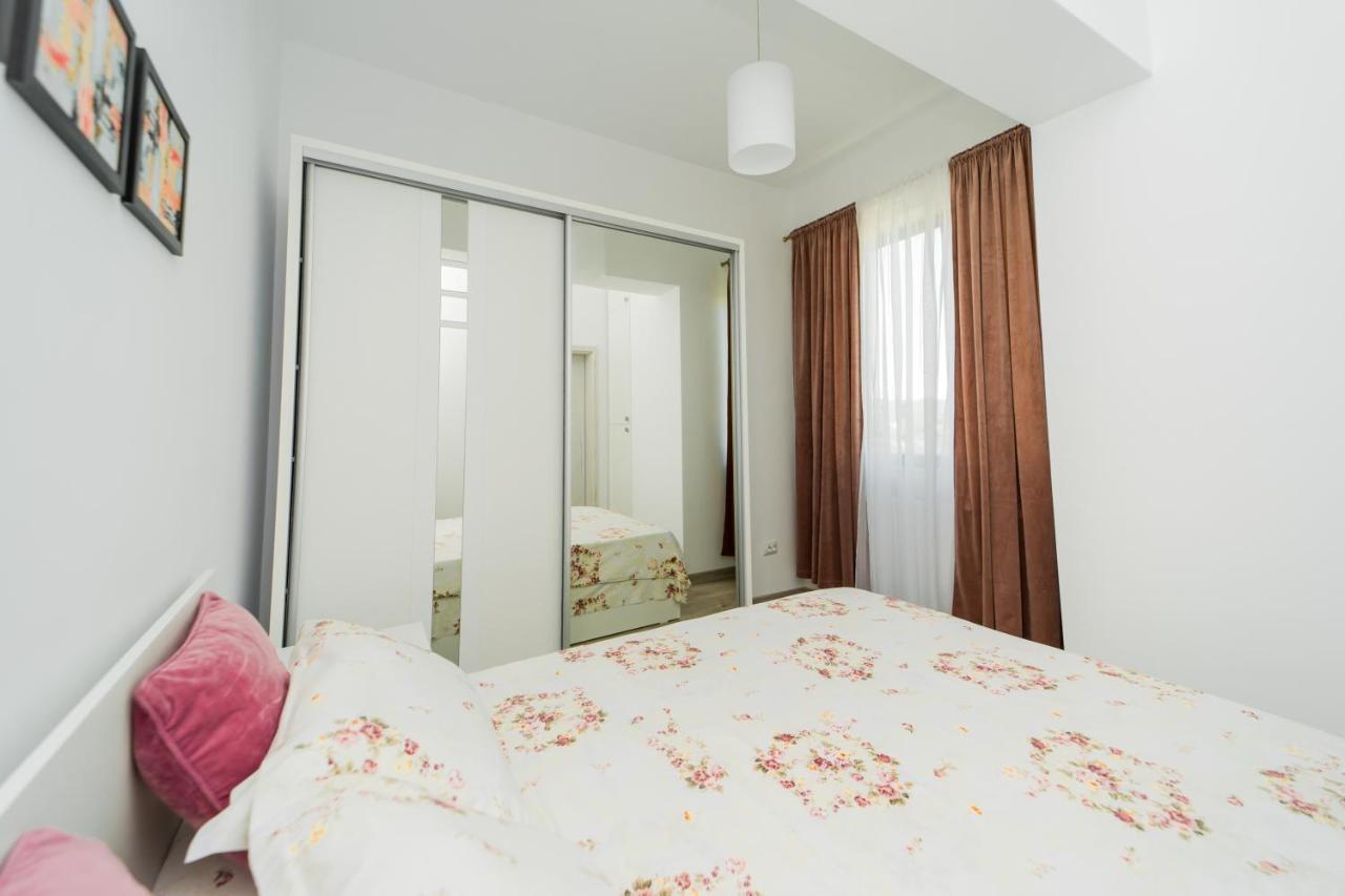 Panorama View Apartment 2Km To Palas Яш Екстериор снимка